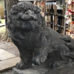 氷川神社【お手する狛犬とテルテル坊主】
